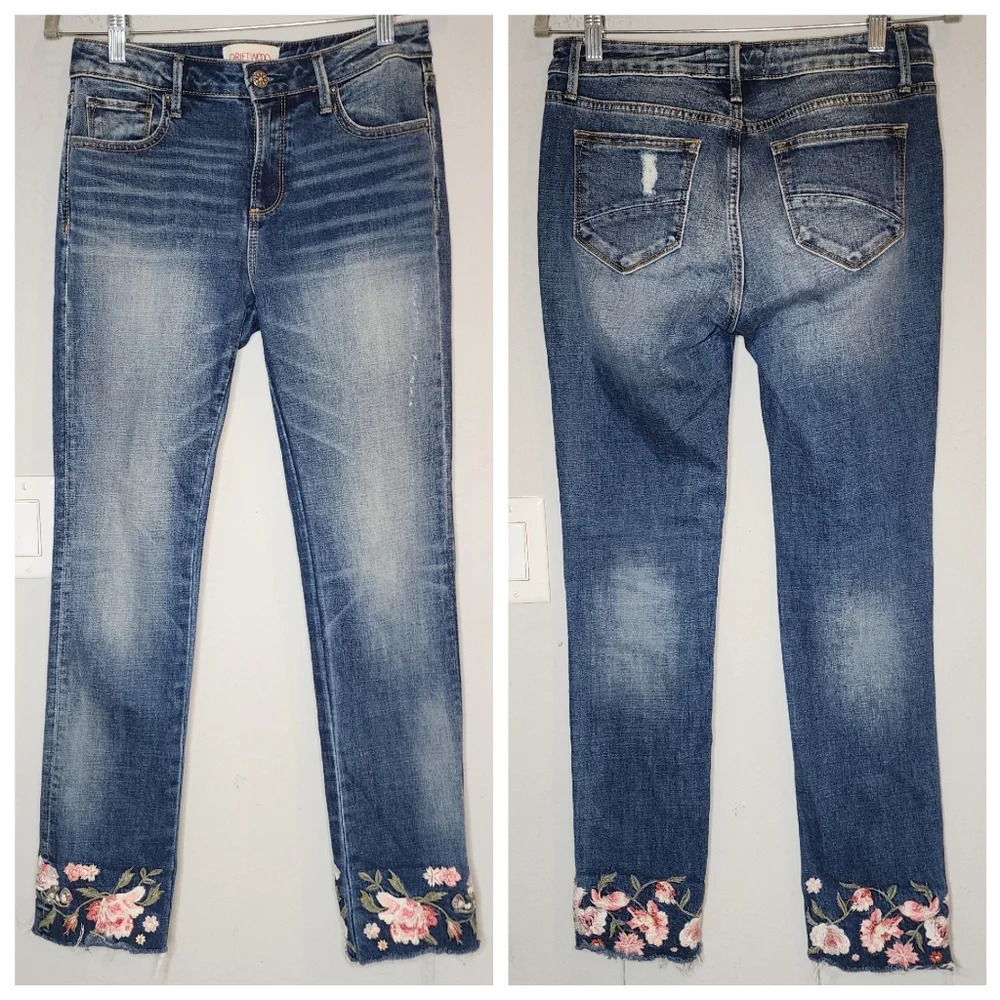 Driftwood Colette Embroidered Jeans. Women's size 26.‎